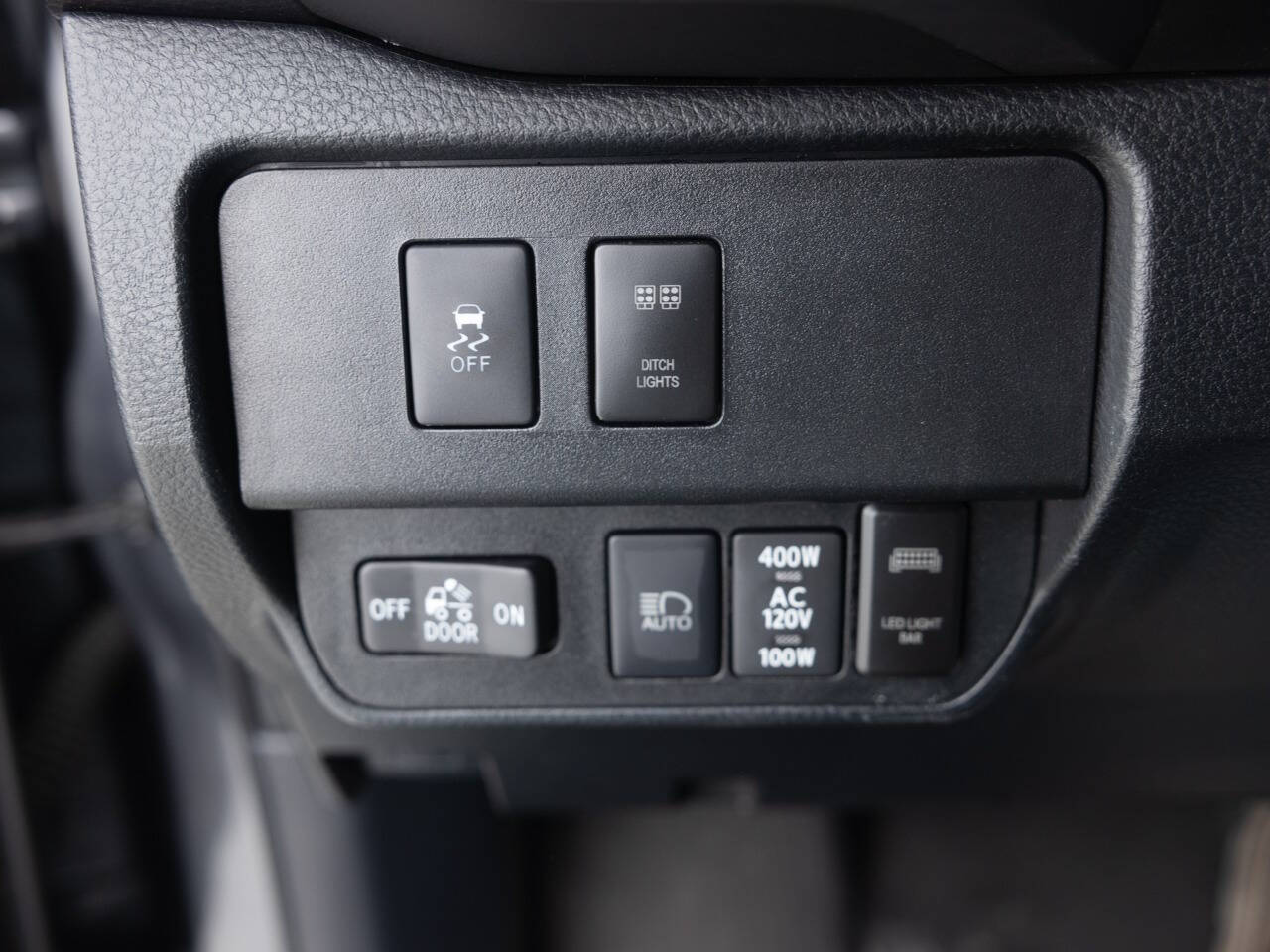 Used Car 2021 Toyota Tacoma  Sr V6 4x4 4dr Double Cab 5.0 Ft Sb For Sale Under $30,000 In Coal City, Illinois