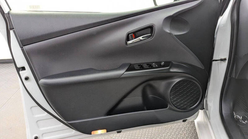 2022 Toyota Prius LE