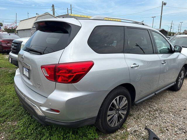 2017 Nissan Pathfinder SV