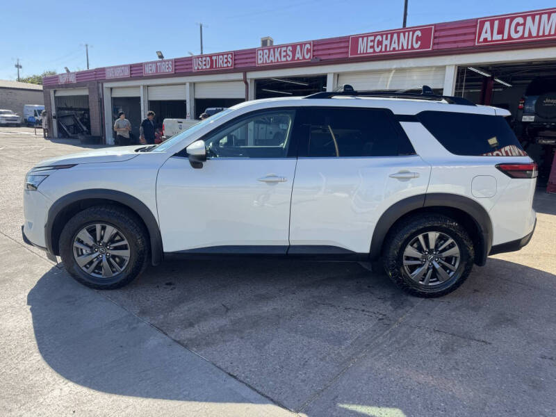 2022 Nissan Pathfinder SV