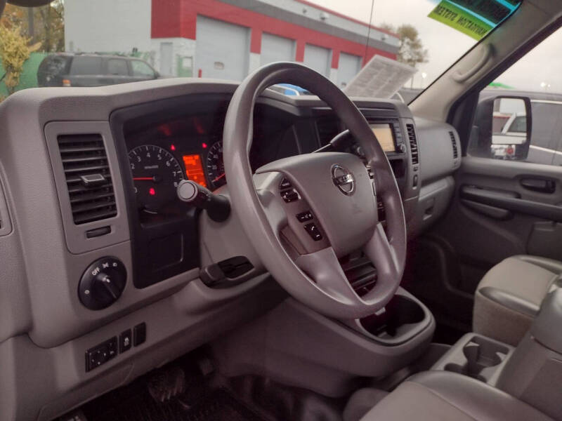 2019 Nissan NV Cargo SV photo 10