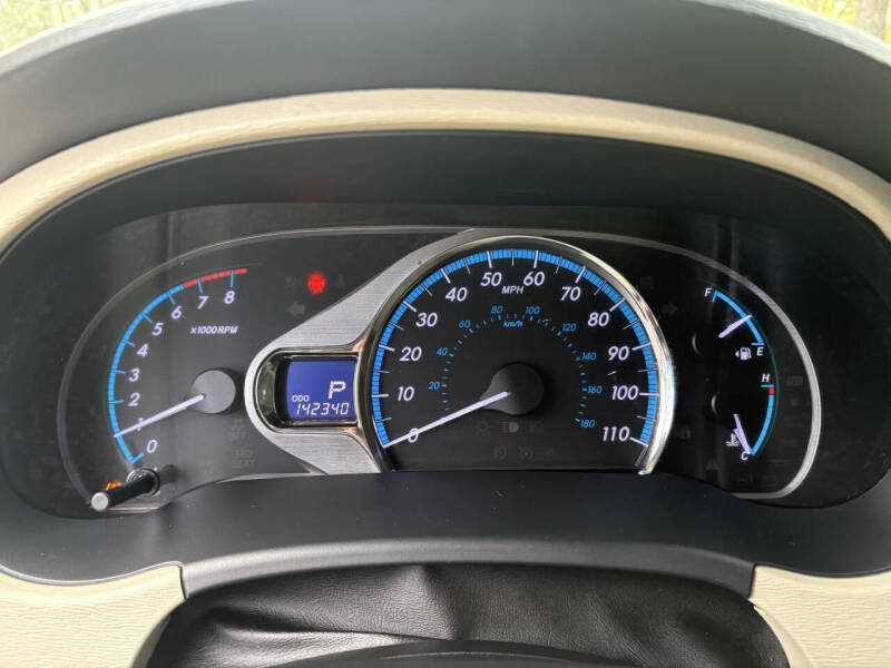 2014 Toyota Sienna XLE 7-Passenger Auto Access Seat