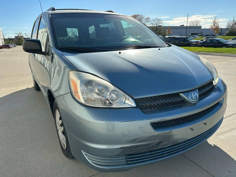 2004 Toyota Sienna for sale at ELMHURST  CAR CENTER in Elmhurst IL