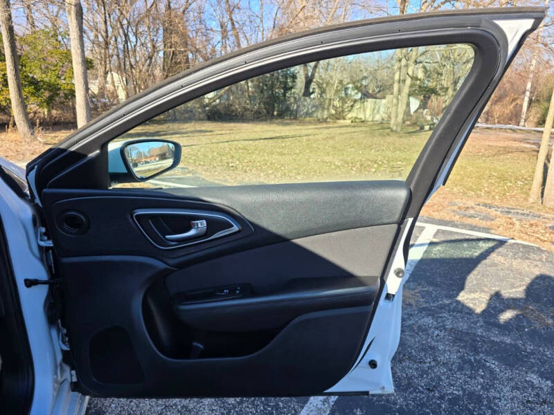 2016 Chrysler 200 Limited