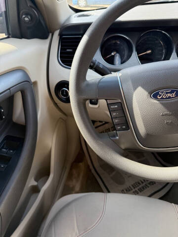 2012 Ford Taurus SE