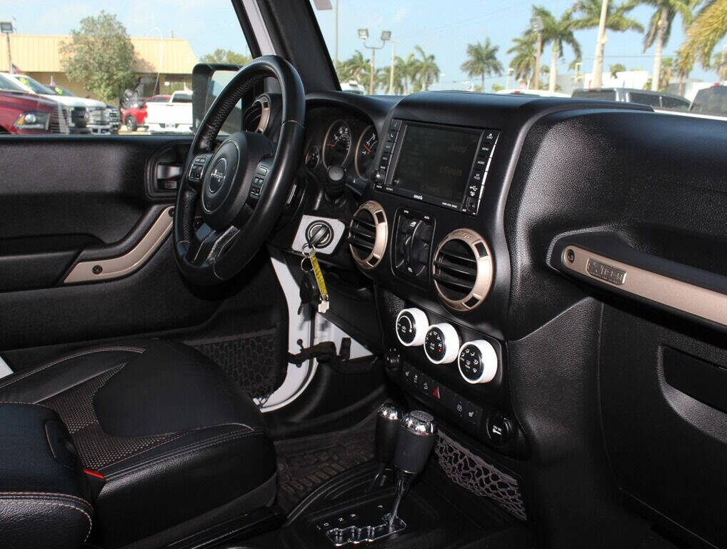 2017 Jeep Wrangler Unlimited  - $29,995