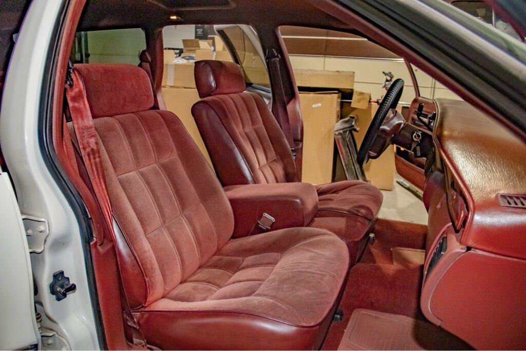 1991 Oldsmobile Custom Cruiser 31