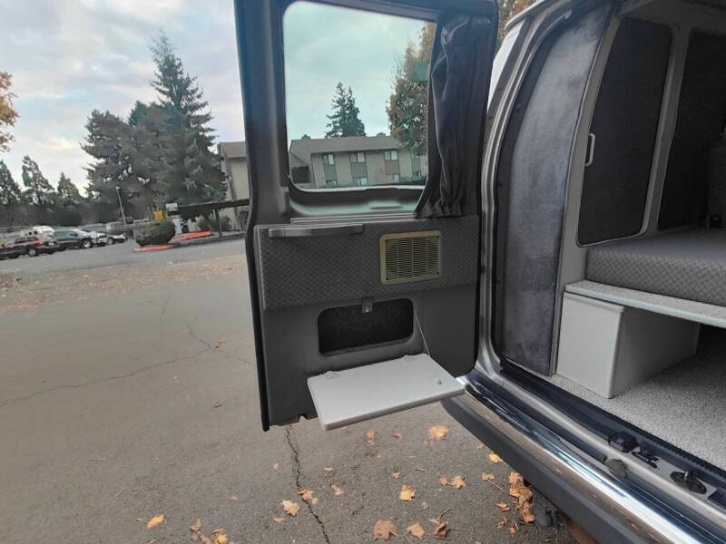 2003 Ford E-Series E-250 SD