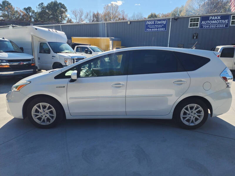 2014 Toyota Prius v Two