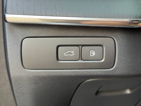2024 Volvo XC90 Recharge T8 Ultimate Bright Theme 7P