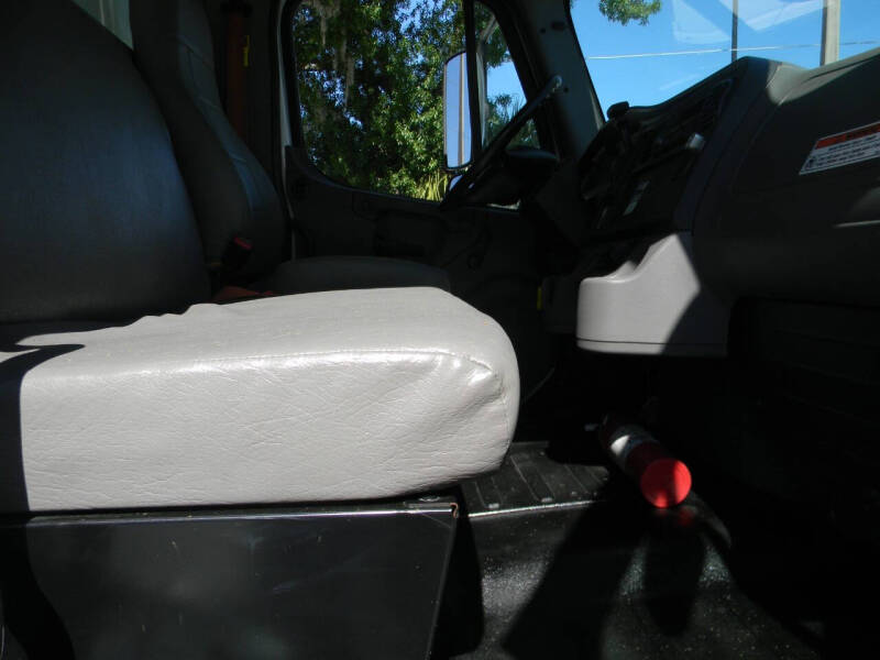 2017 Freightliner M2 106