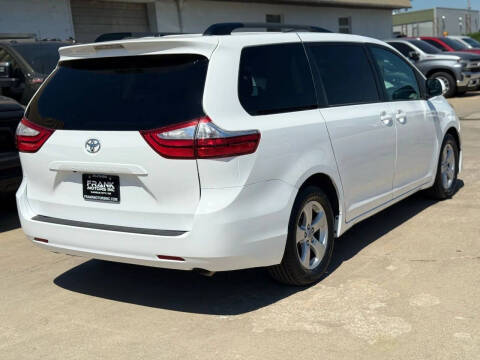 2017 Toyota Sienna LE 8-Passenger