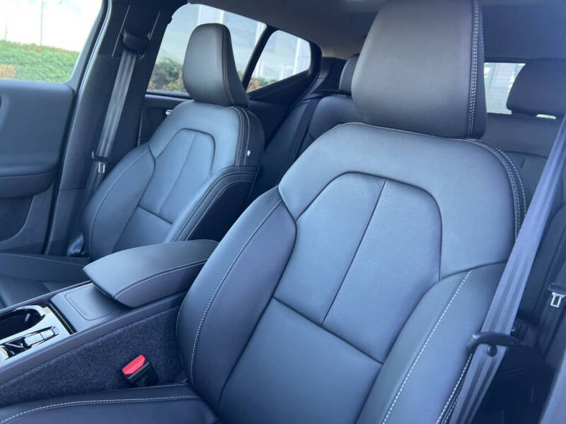 2026 Volvo XC40 B5 Plus