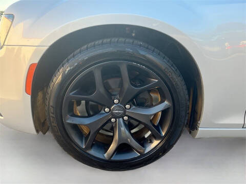 2021 Chrysler 300 Touring