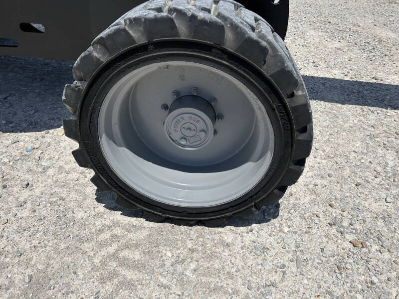 2017 Genie 65' Manlift
