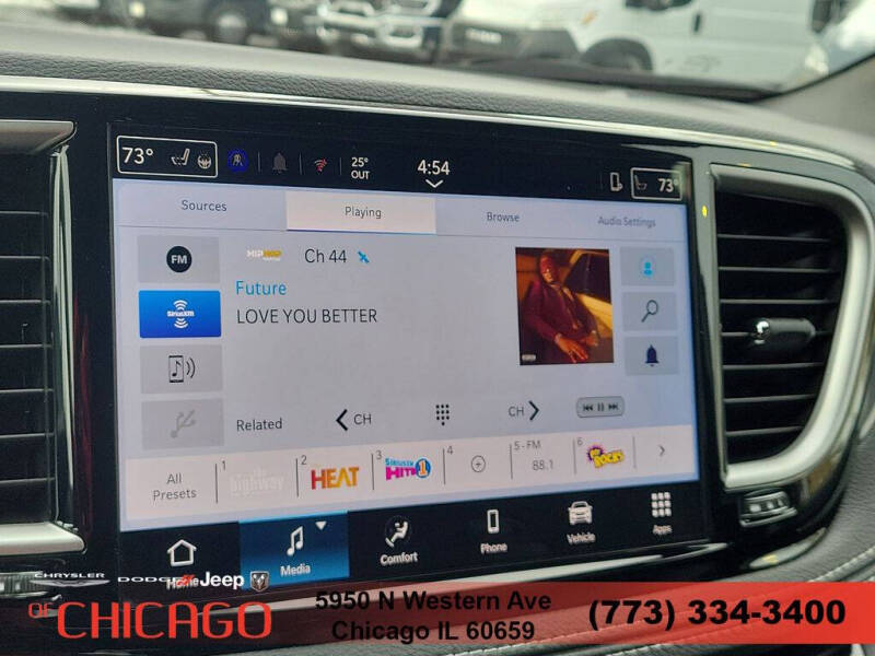 2026 Chrysler Pacifica Select