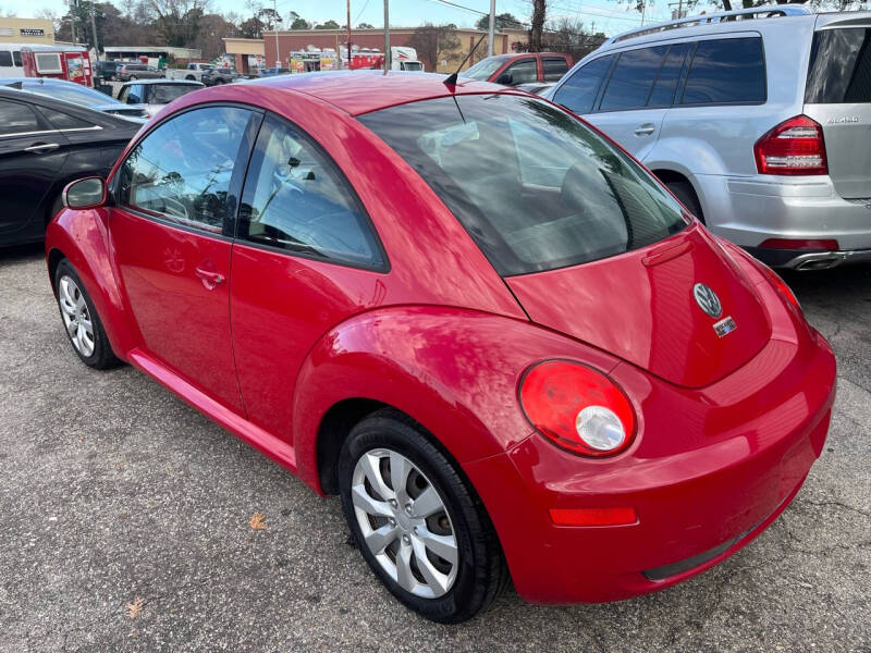 2010 Volkswagen New Beetle Base photo 6