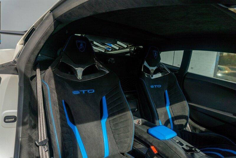 2022 Lamborghini Huracan STO