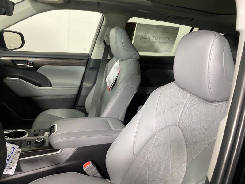 2026 Toyota Highlander Platinum