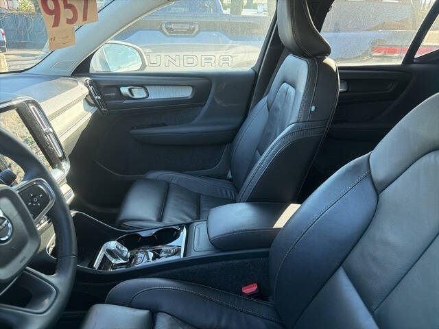 2023 Volvo XC40 B5 Ultimate Bright Theme