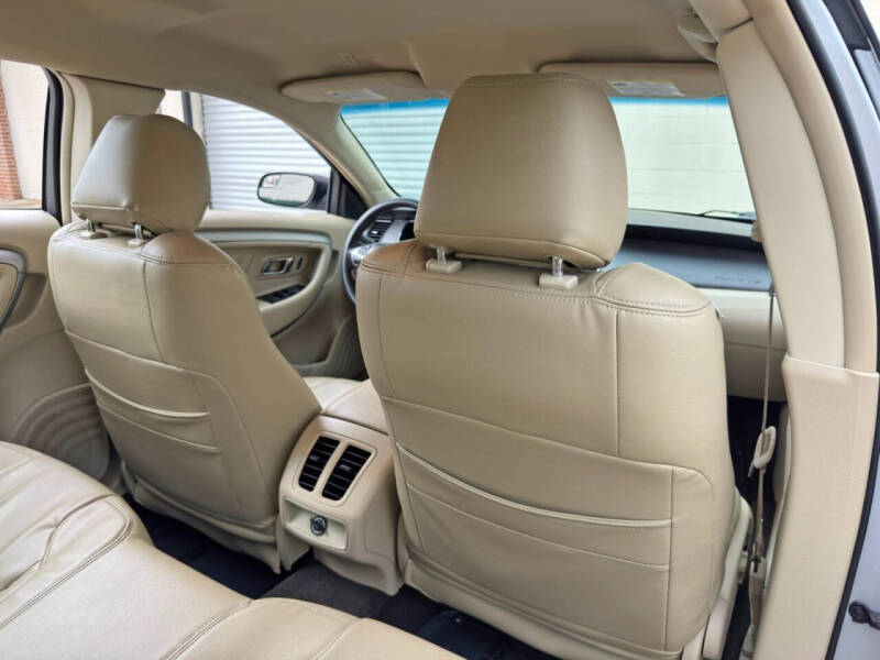 2015 Ford Taurus