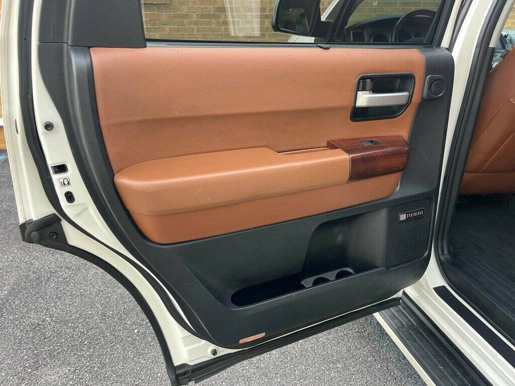 2013 Toyota Sequoia 29