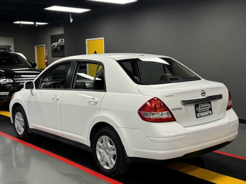 2011 Nissan Versa S photo 4