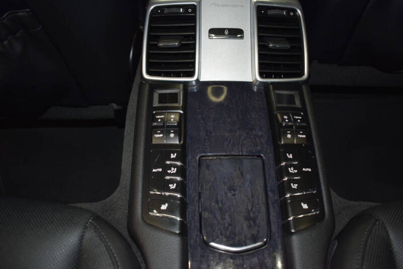 2016 Porsche Panamera Edition