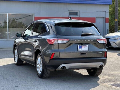 2020 Ford Escape SE