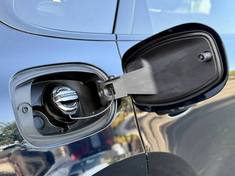 2022 Porsche Cayenne Platinum Edition