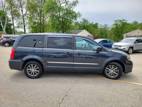 2014 Chrysler Town and Country S