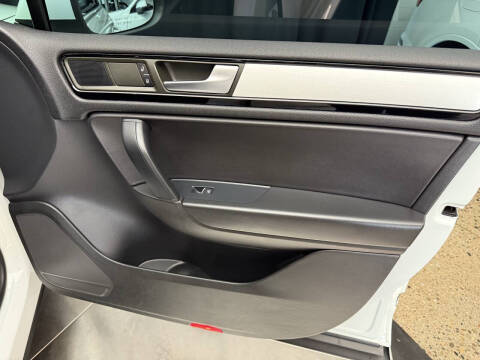 2014 Volkswagen Touareg V6 R-Line