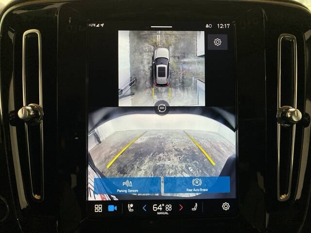 2025 Volvo XC40 B5 Plus Bright Theme