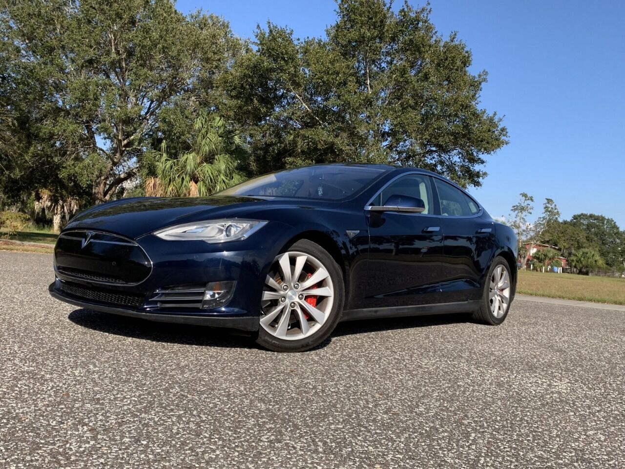 2014 Tesla Model S 13