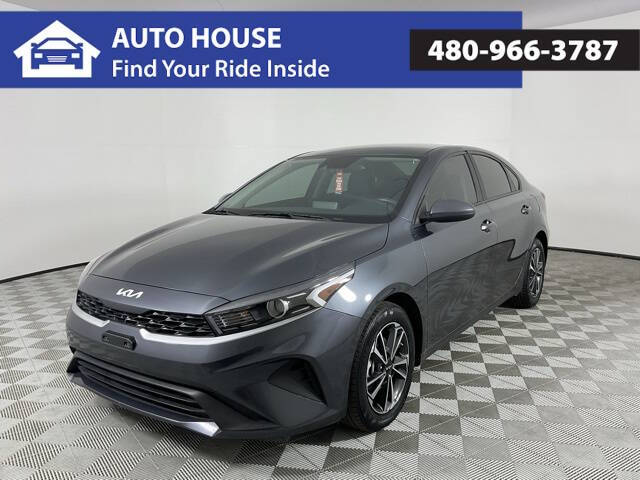 2024 Kia Forte LXS's photo