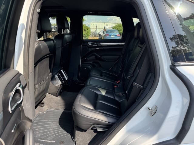 2017 Porsche Cayenne Platinum Edition