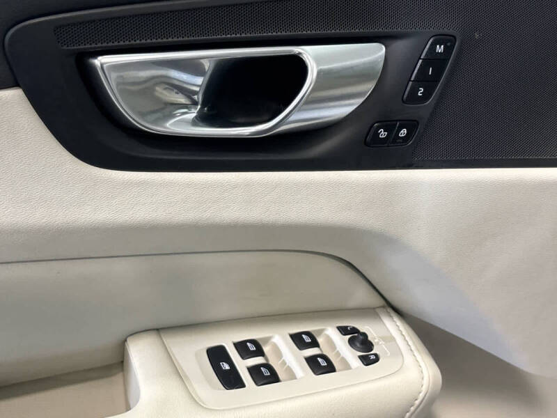 2023 Volvo XC60 B5 Core