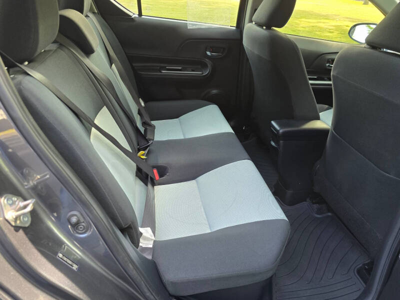 2016 Toyota Prius c One