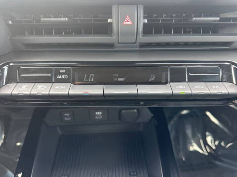 2025 Toyota Prius LE