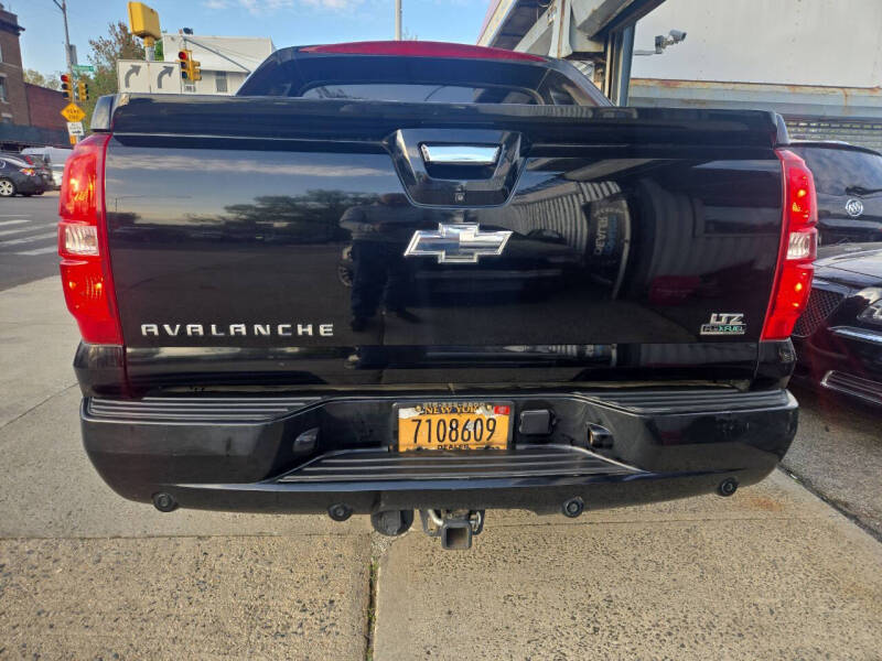 2011 Chevrolet Avalanche LTZ