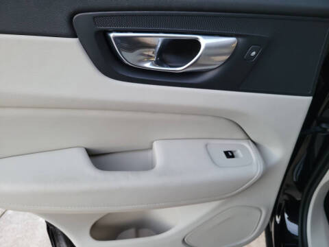 2023 Volvo XC60 B5 Plus Dark Theme