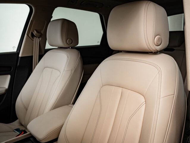 2025 Audi Q5 quattro Premium 40 TFSI