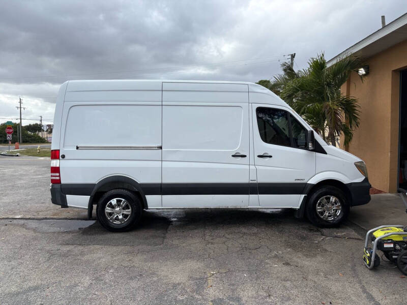 2014 Mercedes-Benz Sprinter Cargo Van Base photo 2