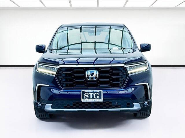 2023 Honda Pilot EX-L w/Rear Captain's Chairs