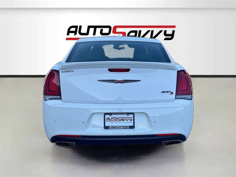 2023 Chrysler 300 S V8