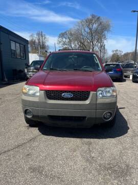 2005 Ford Escape for sale at R&R Car Company in Mount Clemens MI