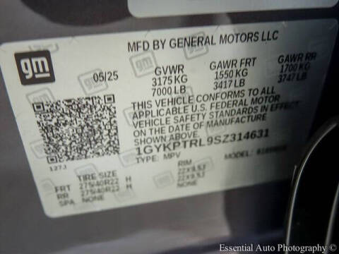 2025 Cadillac LYRIQ Luxury 3