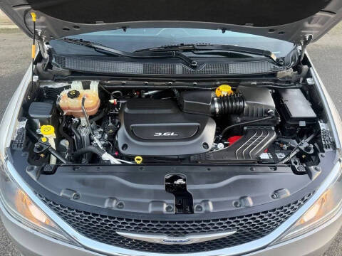 2017 Chrysler Pacifica Touring-L