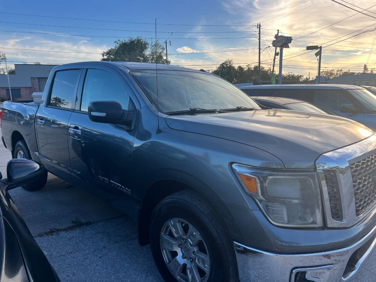 2018 Nissan Titan SV photo 7