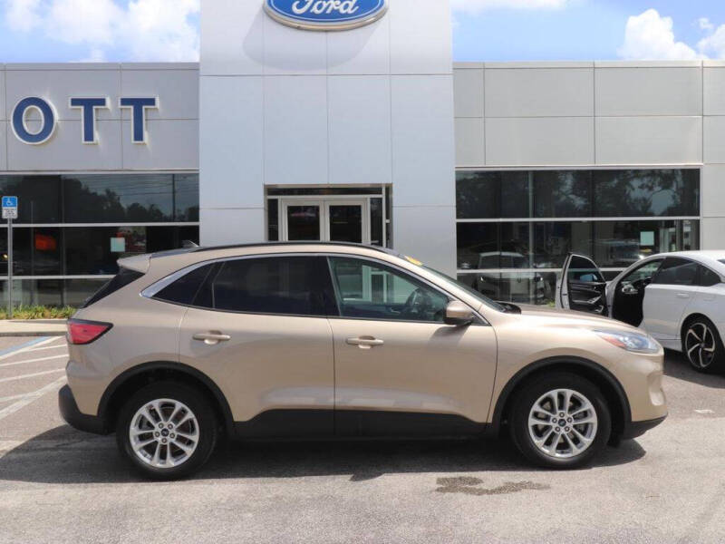 2020 Ford Escape SE
